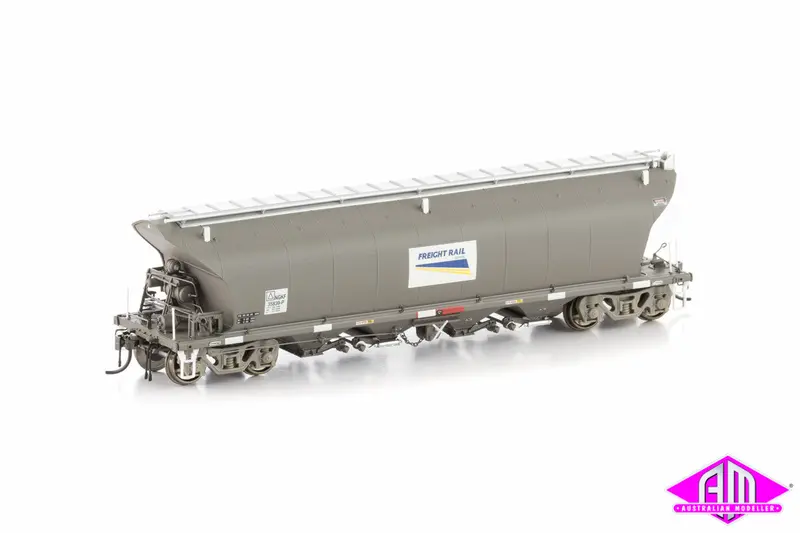 Ngkf Grain Hopper, Freight Rail Wagon Grime With Fr Logos And Ground Operated Lids - 4 Car Pack Ngh-9 1