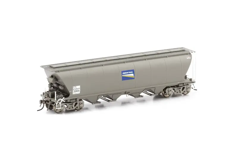 Ngpf Grain Hopper, With Roofwalks - Wagon Grime With Blue Freight Rail Grain Logos - 4 Car Pack Ngh-23 1