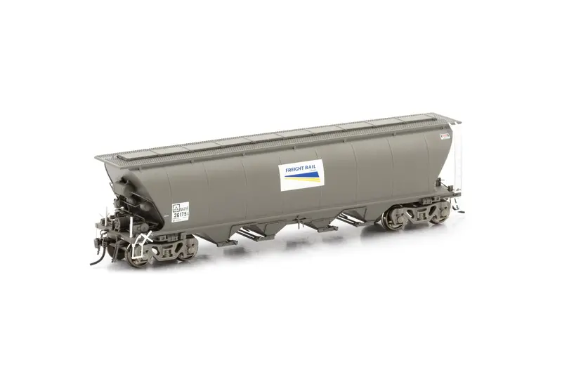 Ngpf Grain Hopper, With Roofwalks - Wagon Grime With White Freight Rail Grain Logos - 4 Car Pack Ngh-21 1