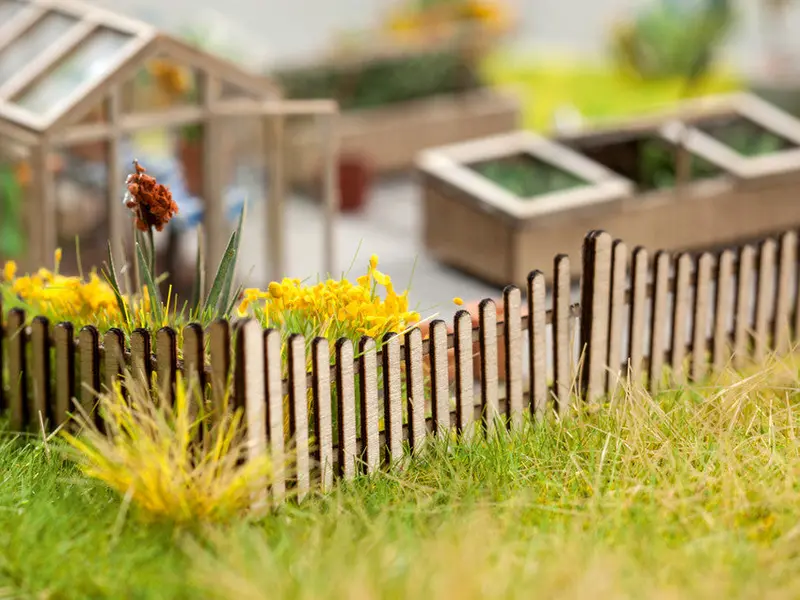 Noch 14230 - Laser-Cut Minis - Timber Fence (Ho Scale) 1