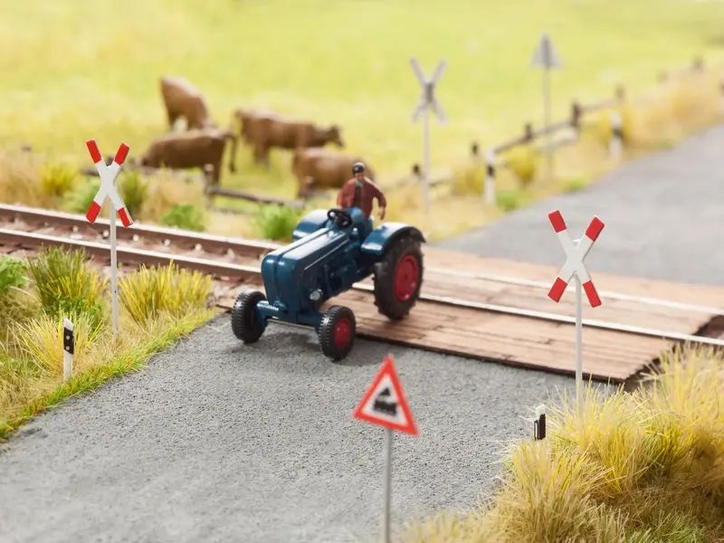 Noch 14303 - Laser-Cut Minis - St Andrews Crosses (Ho Scale) 1