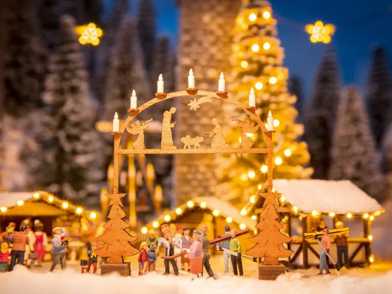 Noch 14391 - Laser-Cut Minis - Christmas Market Entry Arch (Ho Scale) 1