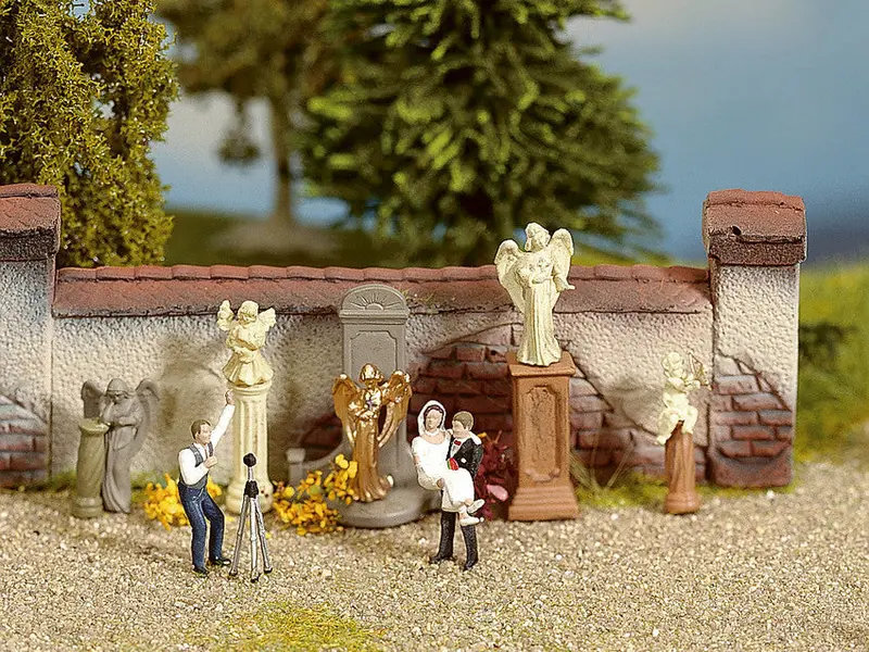 Noch 14872 - Accessories Set - Tomb Monuments And Statues (Ho Scale) 1