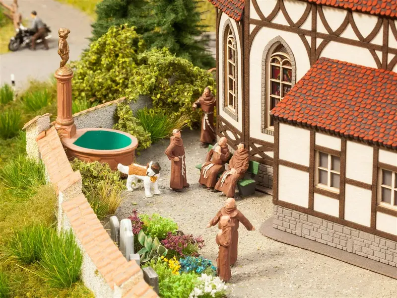Noch 15401 - Figure Set - Monks (Ho Scale) 2