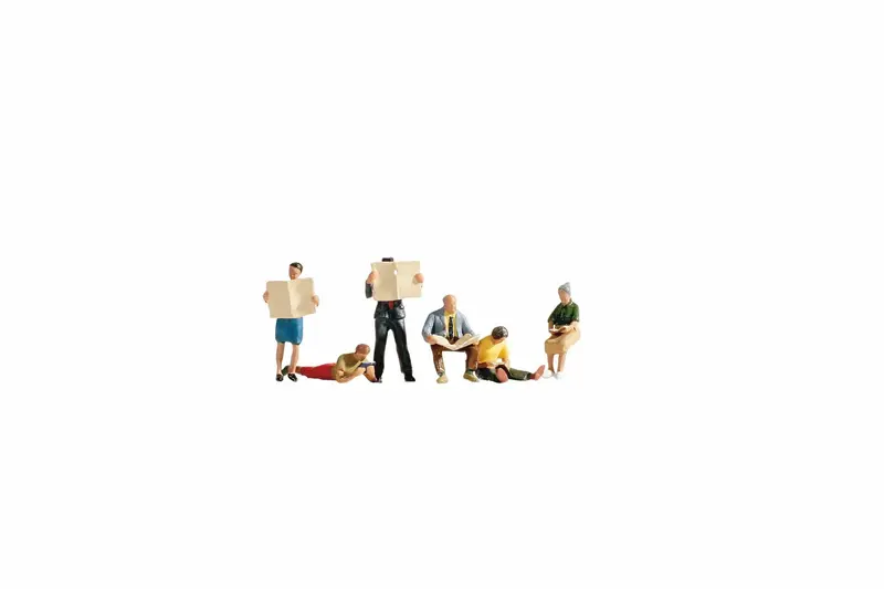 Noch 15575 - People Reading (Ho Scale) 1