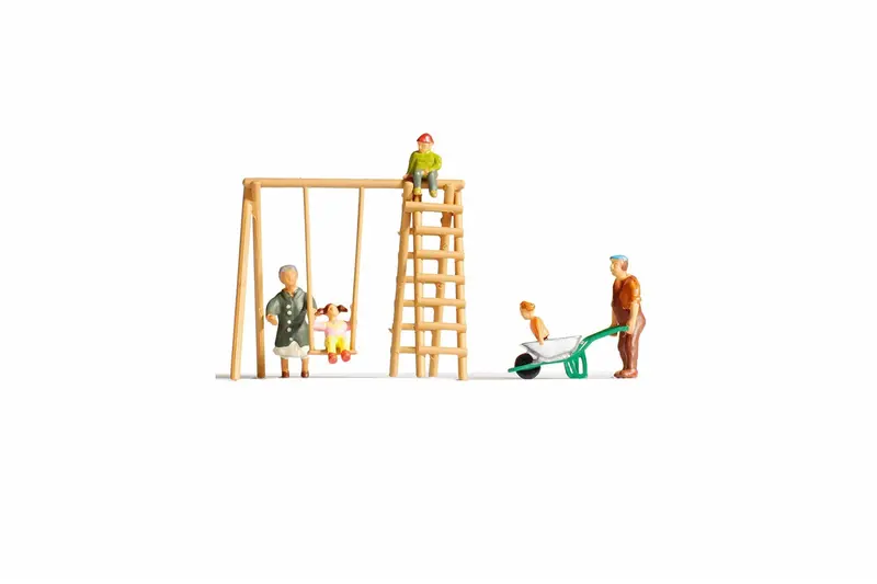 Noch 15589 - Figure Set - Grandparents & Grandchildren (Ho Scale) 1