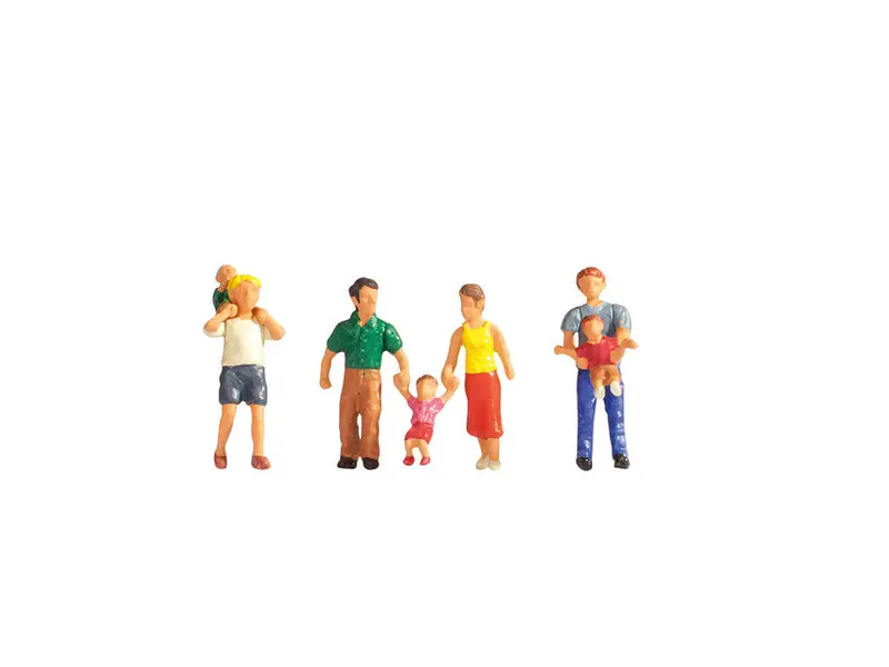 Noch 15592 - Figure Set - Parents & Children (Ho Scale) 1