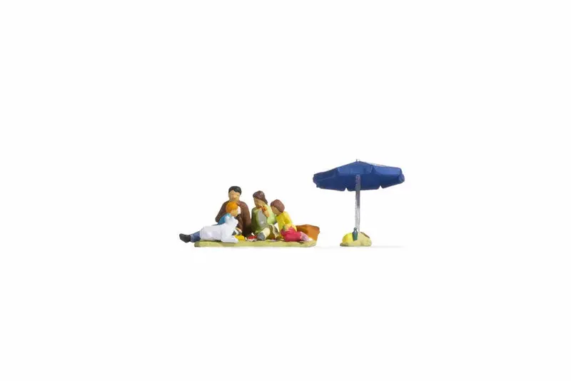 Noch 15599 Family Having A Picnic (Ho Scale) 1
