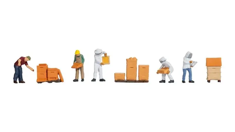 Noch 15615 - Figure Set - Beekeepers With Beehives (Ho Scale) 1