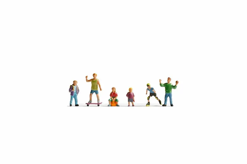 Noch 15810 - Figure Set - Playing Children (Ho Scale) 1