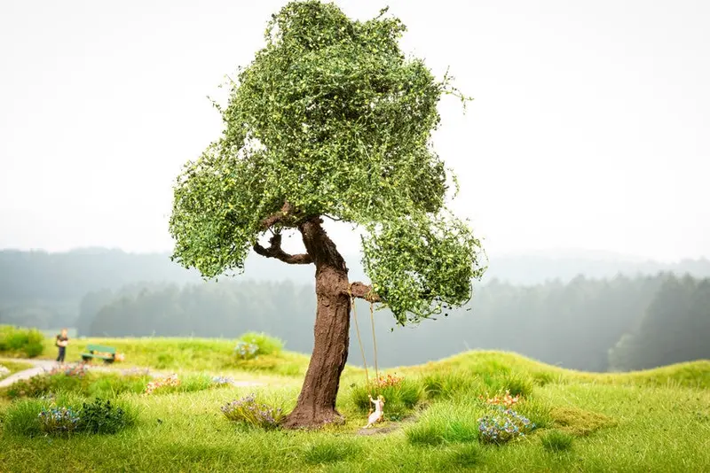 Noch 21768 - Micro Motion Tree With Swing (Ho Scale) (Discontinued) 1