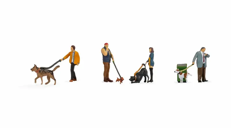 Noch 36471 - Figure Set - People With Dogs (N Scale) 1