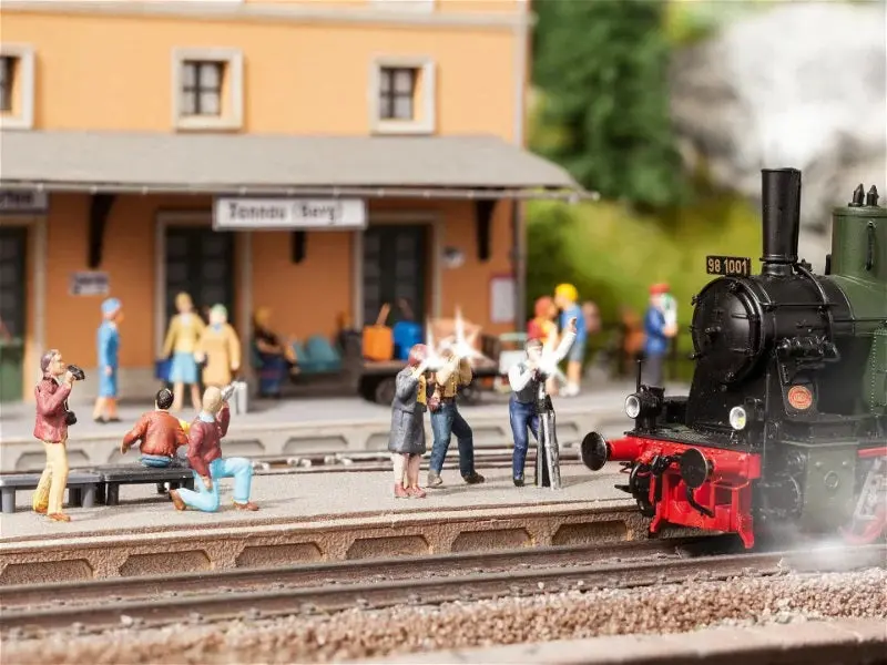 Noch 36571 - Figure Set - Photographers (N Scale) 2