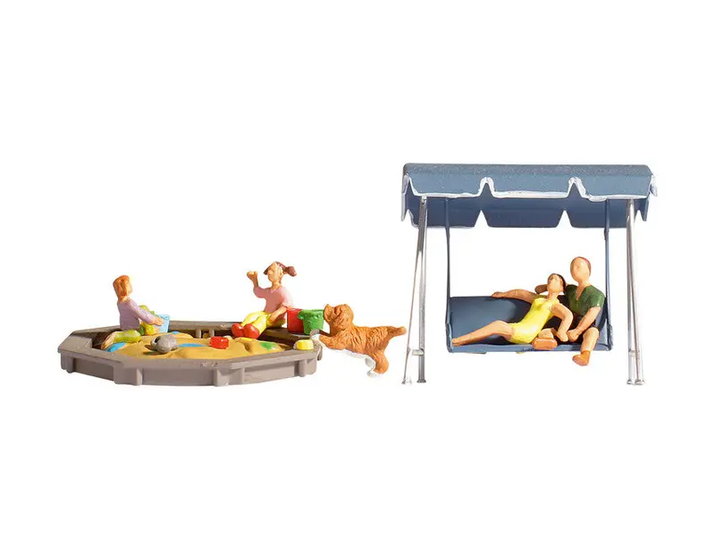 Noch 36590 - Figure Set - Parents & Children (N Scale) 1