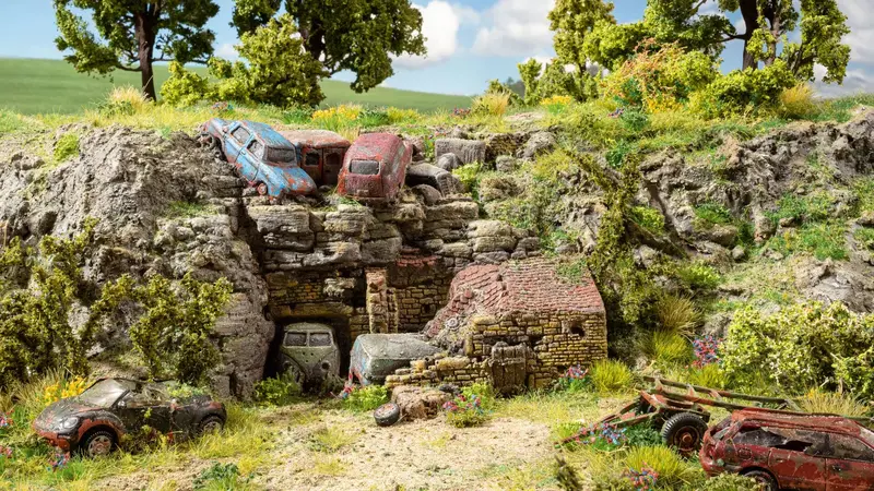 Noch 58617 - Car Graveyard (Ho Scale) 1