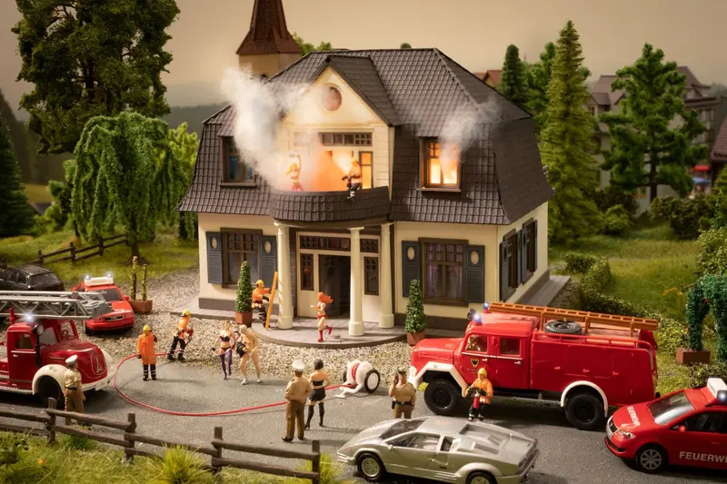 Noch - 66507 - Burning Brothel With Micro-Sound And Light Effects - Limited Edition (Ho Scale) 1