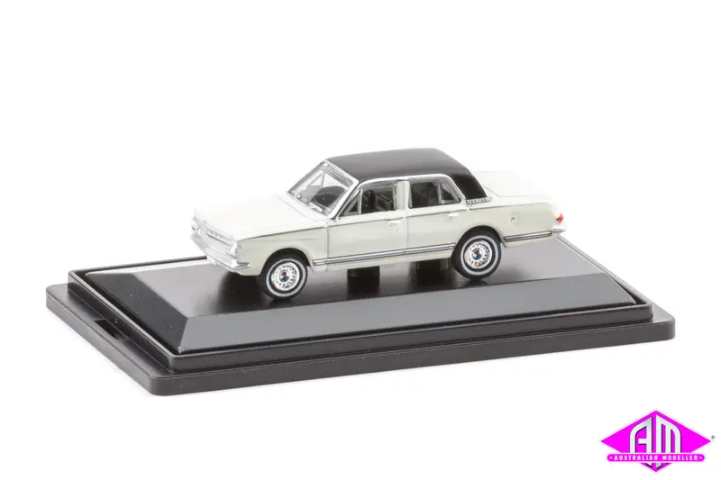 Road Ragers - 9567 - 1963 Valiant Ap5 Regal - Alpine White, Black Vinyl Roof (Ho Scale) 1