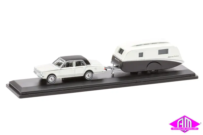 Road Ragers - 9574 - 1963 Valiant Ap5 - Alpine White, Black Vinyl Roof With Caravan (Ho Scale) 1