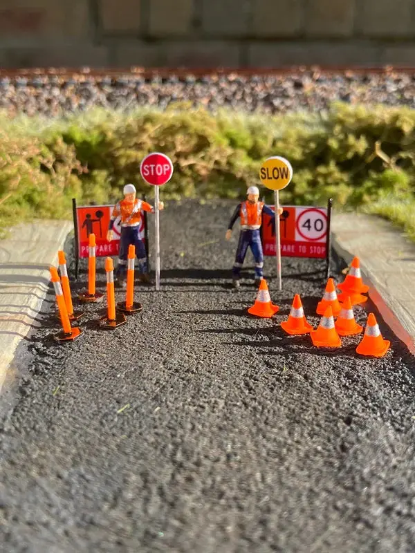 The Train Girl - Ttg066 - Traffic Control - Scene Setter (Ho Scale) 1
