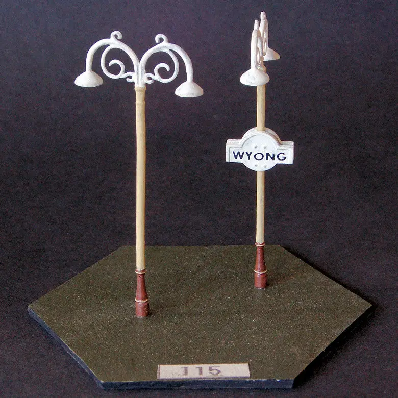 Uneek - Un-115 - Double Scroll Top Light (2Pc) (Ho Scale) 1