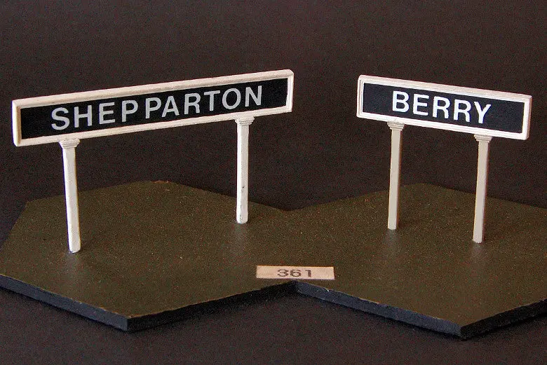 Uneek - Un-361 - Framed Station Name Sign - 2Pc (Ho Scale) 1
