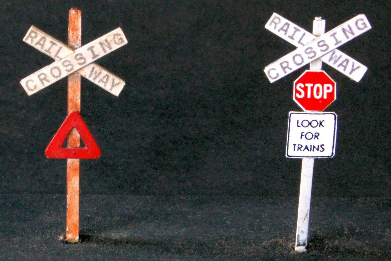 Uneek - Un-460 - Railway Crossing Sign (Ho Scale) 1