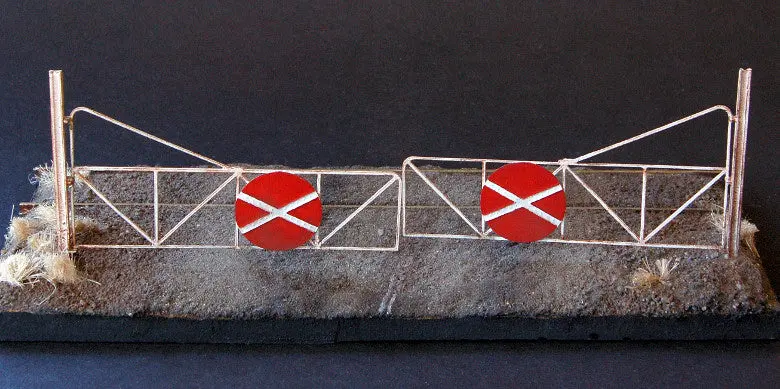 Uneek - Un-612 - Etched Brass Level Crossing Gates With Posts (Ho Scale) 1