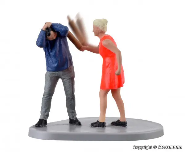 Viessmann - 1512 -  Emotion Women With Rolling Pin - Moving (Ho Scale) 1