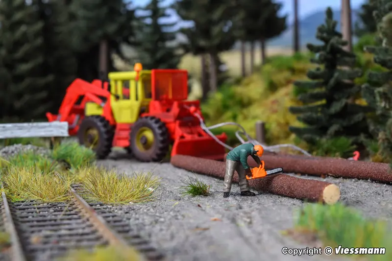 Viessmann - 1548 -  Emotion Lumberjack With Chain Saw - Moving (Ho Scale) 1