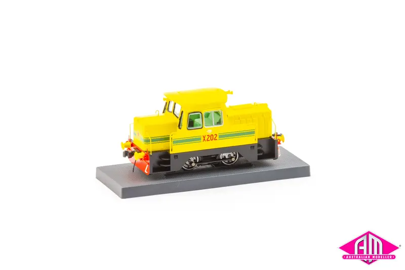X200 Rail Tractor Static Model, 1980S Yellow/Green Band X202, Ho Scale X200-02 1